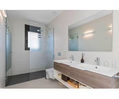 nueva villa con vistas al mar en Campoamor