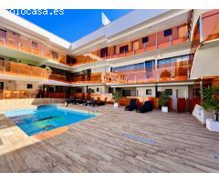 APARTAMENTO PLANTA BAJA -  ESQUINAZO - SOLEADO - GARAJE INCLUIDO - PISCINA COM.