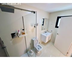 APARTAMENTO PLANTA BAJA -  ESQUINAZO - SOLEADO - GARAJE INCLUIDO - PISCINA COM.