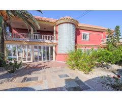 ESPECTACULAR VILLA INDEPENDIENTE DE 6 DORMITORIOS CON PISCINA PRIVADA - ZONA TORRETA FLORIDA -