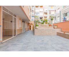Acogedor apartamento junto al mar con piscina comunitaria