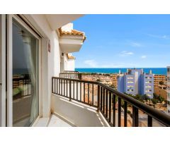 ¡Maravilloso ático (118 m²) en dos plantas con increíbles vistas al mar, amplias terrazas y piscina!
