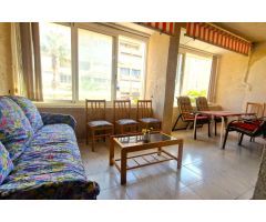 ¡Apartamento (63 m²) con gran terraza acristalada en urbanización cerrada con jardín y gran piscina!