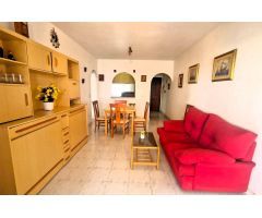 ¡Apartamento (63 m²) con gran terraza acristalada en urbanización cerrada con jardín y gran piscina!