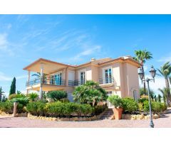 Villa en Venta en La Marina, Alicante