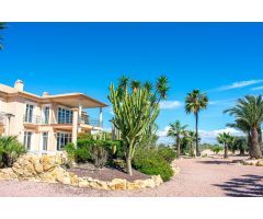 Villa en Venta en La Marina, Alicante