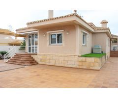 Villa en Venta en La Manga del Mar Menor, Murcia