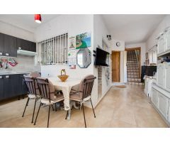 Chalet independiente de dos plantas (aprox. 150 m²) en una de las zonas más populares de Torrevieja.
