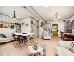 Chalet independiente de dos plantas (aprox. 150 m²) en una de las zonas más populares de Torrevieja.