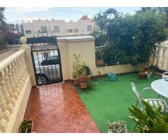 ADOSADO DE 3 DORMITORIOS A 500 M. DEL MAR CON PISCINA COMUNITARIA - ZONA ORIHUELA COSTA-