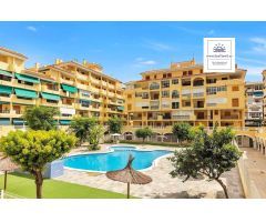 Amplio apartamento (102 m² - 3.ª planta). ¡Gran piscina y a solo 250 m de la Playa de la Mata!