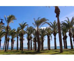 Vive el Sueño Mediterráneo: Chalet Adosado en Venta Frente al Mar en Torremolinos