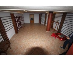 LOCAL COMERCIAL CÉNTRICO 235m2  +230m2  DE SÓTANO