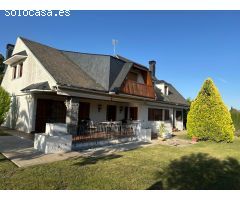 Chalet en venta con piscina y zonas comunes en Urbanización el Zorongo