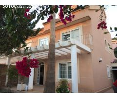 Chalet de 3 plantas en Bahía