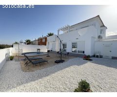¡Descubra su Refugio de Lujo en Altaona Golf! (Villa de 3 dormitorios, 2,5 baños totalmente renovada
