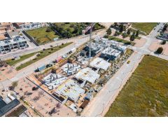 Exclusiva Villa Moderna con Piscina Privada, Jardín y Solárium – Diseño, Confort y Privacidad