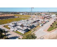 Exclusiva Villa Moderna con Piscina Privada, Jardín y Solárium – Diseño, Confort y Privacidad