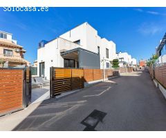 Preciosa villa independiente con piscina!!