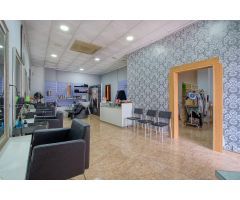 ¡Oportunidad de inversión! Local de Peluquería Totalmente Equipado en Venta