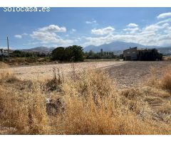 Terreno rústico en la entrada de Huétor Vega: Inversión con vistas a Granada.