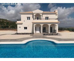 Villa en Venta en Pinoso, Alicante