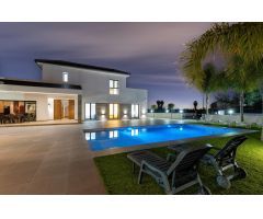Villa de Lujo en Venta en El Camino de Catral, Alicante
