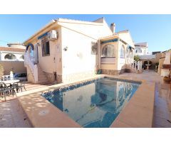 Chalet en Venta en Benijófar, Alicante