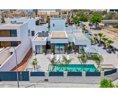 Villa en Venta en Caserío El Campello, Alicante