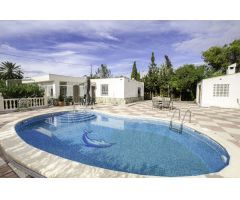 Chalet en Venta en Albatera, Alicante