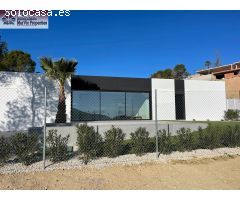 Adosado en el Centro de Alfaz del Pi con Piscina y Jacuzzi