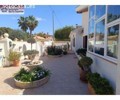 Exclusivo Chalet en Rincón de Loix: Comodidad, Elegancia y Seguridad