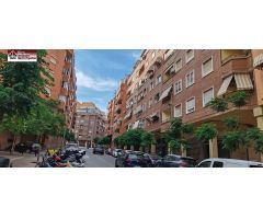 Oportunidad de Inversión: Amplio Piso para Reformar en Benidorm
