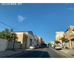 Naves a la entrada de Buñol