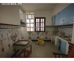 Amplia casa de pueblo