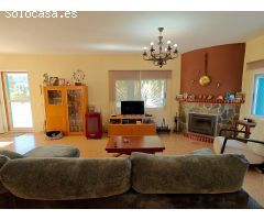 Chalet con piscina en Alborache