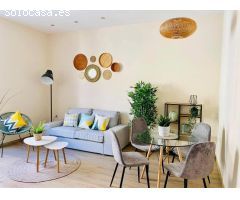 ALQUILER: Preciosa vivienda amueblada, con 2 dormitorios y 3 balcones, en barrio El Carmen