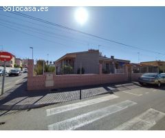 CHALET EN TORREVIEJA! DOBLE GARAJE! 4 DORM. 2 BAÑOS. 195M2