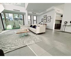 VILLA DE LUJO EN CIUDAD QUESADA! 3 DORM 3 BAÑOS! 400 M2 DE PARCELA, PISCINA PRIVADA