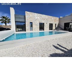 VILLA DE LUJO CON 3 DORM. 2 BAÑOS, PISCINA! AL LADO DE CAMPO DE GOLF LA FINCA!
