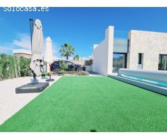VILLA DE LUJO CON 3 DORM. 2 BAÑOS, PISCINA! AL LADO DE CAMPO DE GOLF LA FINCA!