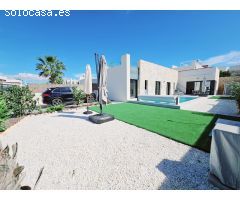 VILLA DE LUJO CON 3 DORM. 2 BAÑOS, PISCINA! AL LADO DE CAMPO DE GOLF LA FINCA!