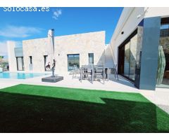 VILLA DE LUJO CON 3 DORM. 2 BAÑOS, PISCINA! AL LADO DE CAMPO DE GOLF LA FINCA!