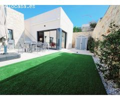 VILLA DE LUJO CON 3 DORM. 2 BAÑOS, PISCINA! AL LADO DE CAMPO DE GOLF LA FINCA!