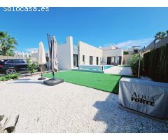 VILLA DE LUJO CON 3 DORM. 2 BAÑOS, PISCINA! AL LADO DE CAMPO DE GOLF LA FINCA!