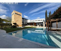 ESPECTACULAR VILLA EN CAMPOAMOR DE 847 M2 DE CASA Y 1500 M2 DE PARCELA. 7 DORM. 8 BAÑOS. PLAYA 750 M