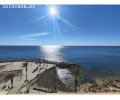Atico  con Espectaculares  Vistas al Mar, una Terraza Super Amplia  en el Paseo Maritimo Torrevieja.