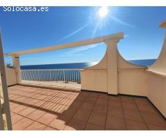 Atico  con Espectaculares  Vistas al Mar, una Terraza Super Amplia  en el Paseo Maritimo Torrevieja.