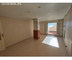 Atico  con Espectaculares  Vistas al Mar, una Terraza Super Amplia  en el Paseo Maritimo Torrevieja.