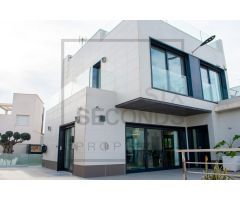 Villa de Lujo en Venta en San Miguel de Salinas, Alicante